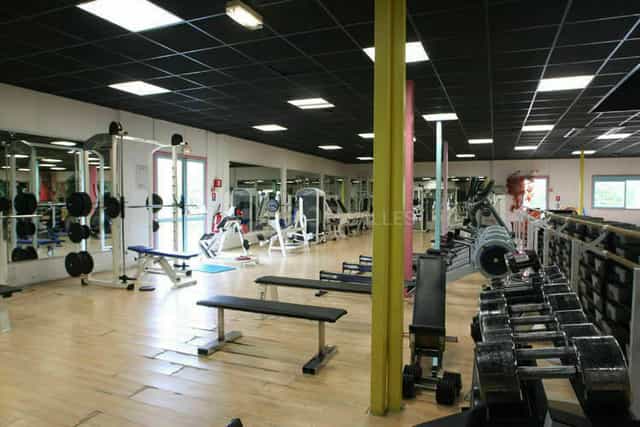 Spacious fitness center at Hôtel Léonard de Vinci for wellness events and corporate retreats.