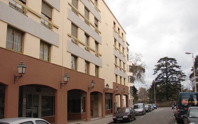 Emma GOUNOT at Barreau de Lyon, modern venue facade for professional events and meetings.