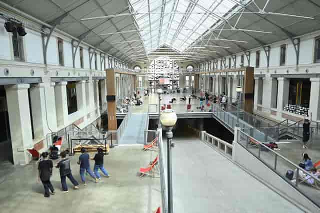 La Salle 200 at CENTQUATRE-PARIS: spacious venue with high ceilings for events.