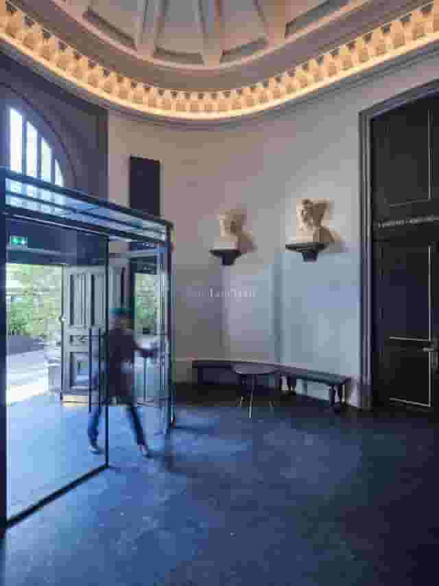 Les Trois Salons