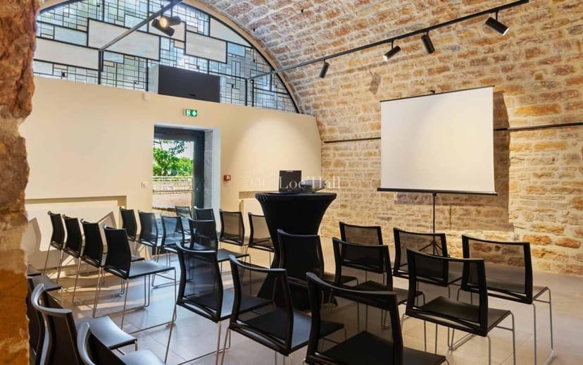 Modern event space in Casemates, Fort de Vaise, ideal for presentations and workshops.