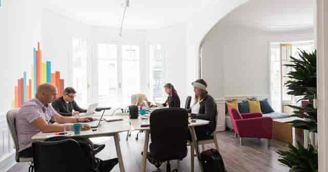 Modern coworking space in La Cordée, ideal for meetings and creative workshops.