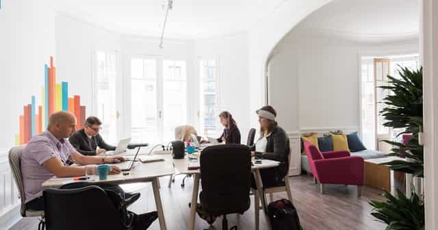 Modern coworking space in La Cordée, ideal for meetings and creative workshops.