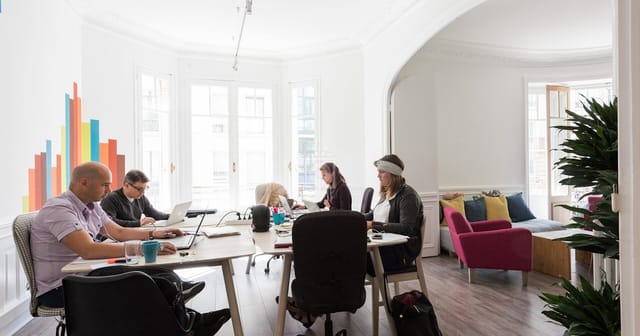 Modern coworking space in La Cordée, ideal for meetings and creative workshops.