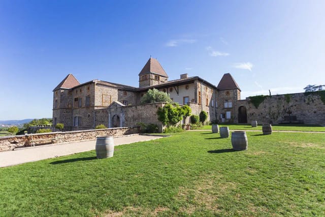 "Château La Gallée: historic castle venue for weddings and corporate events with lush lawns."
