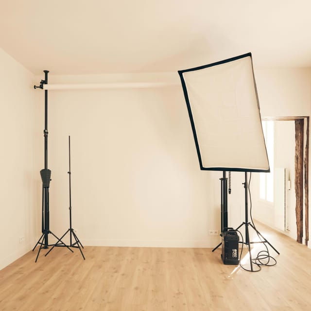 Minimalistic workshop area with lighting for events and branding opportunities.