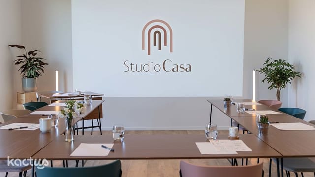 Modern seminar space in Studio Casa with sleek design; ideal for corporate workshops.