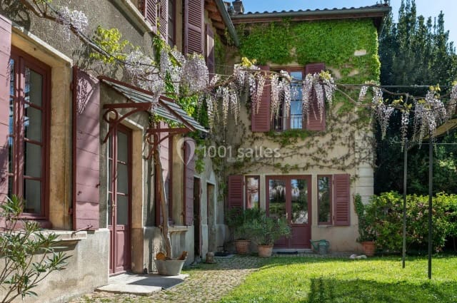 Charming outdoor venue with wisteria for weddings and retreats in L'Hermitage de Moly.
