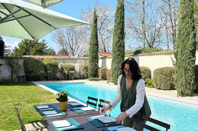 Terrasse autour de la piscine