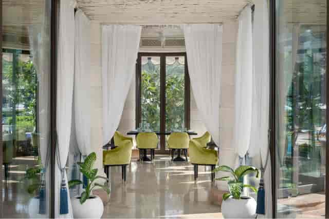Elegant meeting space at La Promenade, Jumeirah Al Qasr – perfect for gatherings and events.