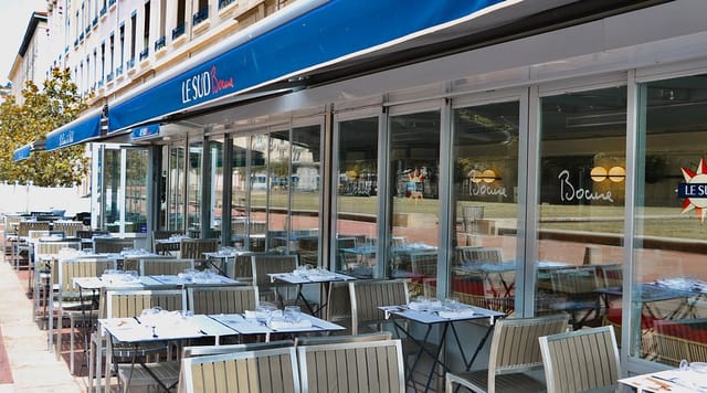 Outdoor seating at Brasserie Le Sud, perfect for meetings and networking events.