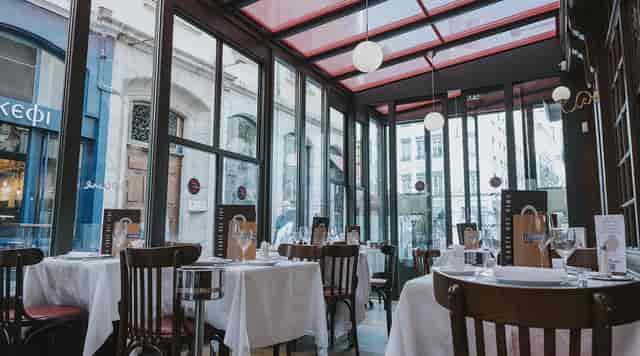 Modern restaurant interior with natural light, ideal for intimate events in Brasserie Le Nord.