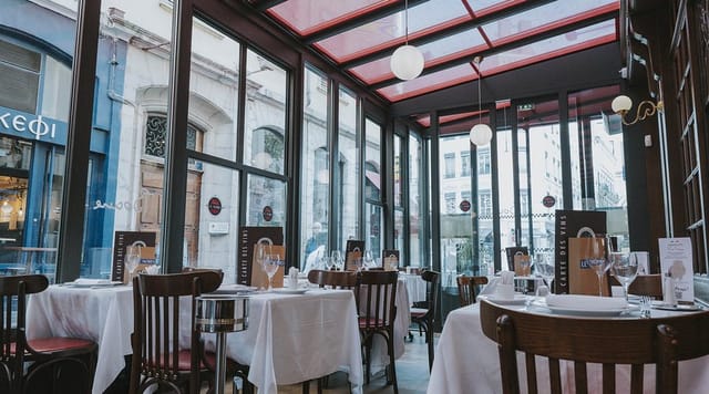 Modern restaurant interior with natural light, ideal for intimate events in Brasserie Le Nord.