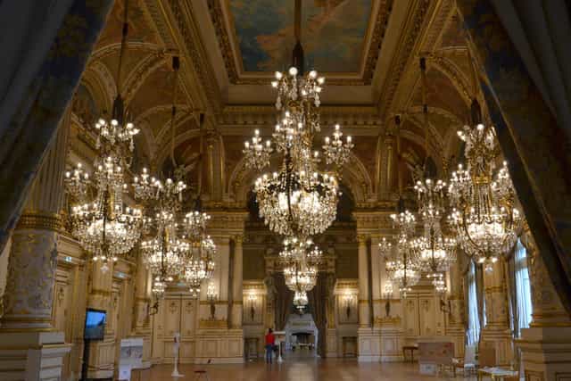 Grand Salon in Clos du Vieux-Lyon: elegant event space with grand chandeliers for weddings, galas.