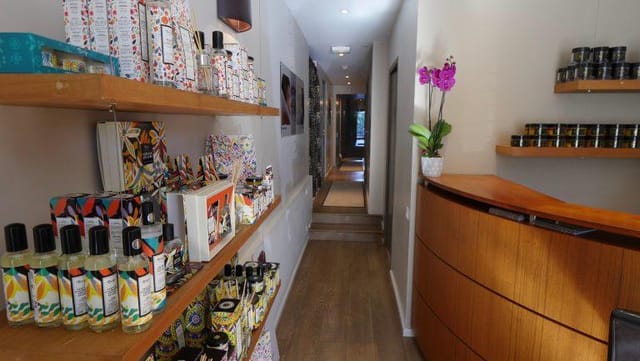 Nos épilations retail space with vibrant displays, ideal for event gifts and workshops.