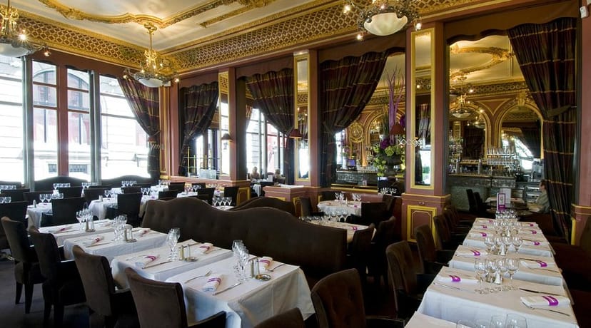 Elegant restaurant setting at Grand Café des Négociants for receptions and private dinners.