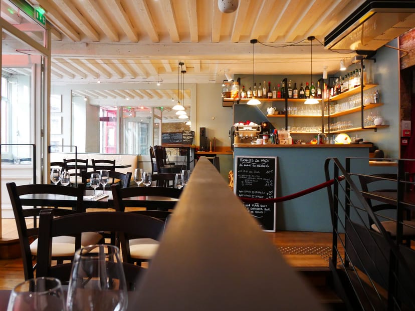 Modern restaurant in La Place des Terreaux, perfect for networking dinners and team-building events.