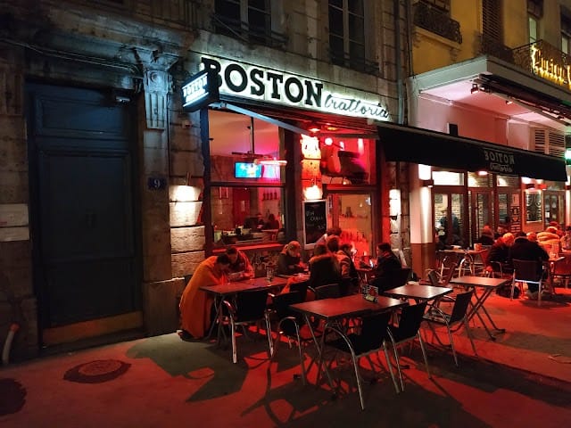 Cozy outdoor restaurant in La Place des Terreaux for informal events and gatherings.
