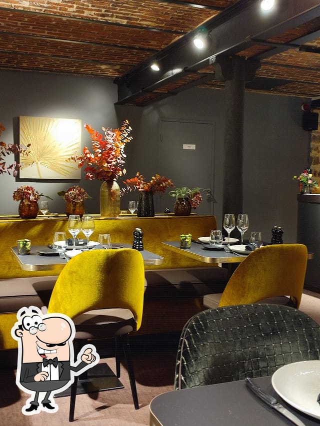 Elegant dining space at L'Atelier, perfect for intimate events and gatherings.