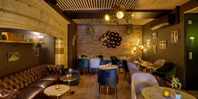 Cocktail bar