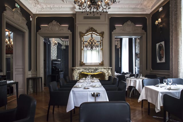 Elegant restaurant in Maisons Bocuse, perfect for corporate meetings and intimate events.