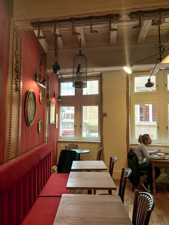 Cozy cafe in Food Traboule with red wall, ideal for networking and brainstorming events.