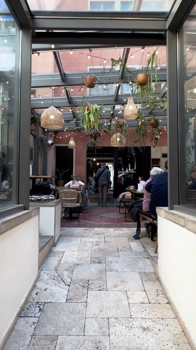 Cocktail bar