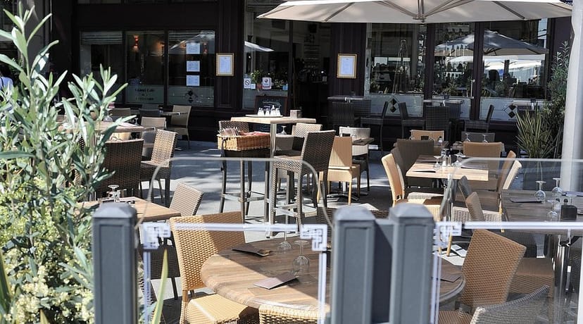 Outdoor dining area at Bar & Bistrot, perfect for casual networking events and receptions.