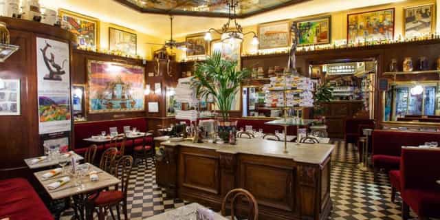 Vintage-inspired Brasserie in Bistrot de Lyon for intimate gatherings and events.