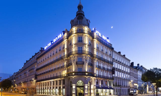 Elegant L’Institut Restaurant exterior at dusk, perfect for events and gatherings.