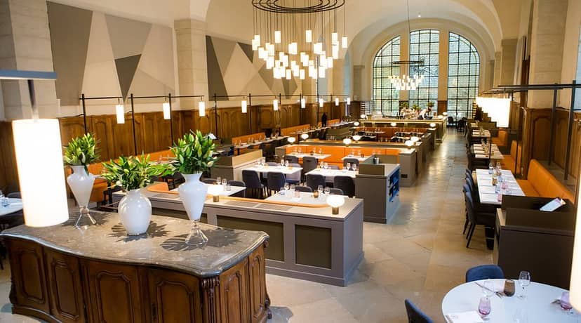 Modern restaurant in Le Grand Réfectoire with elegant decor for events and gatherings.