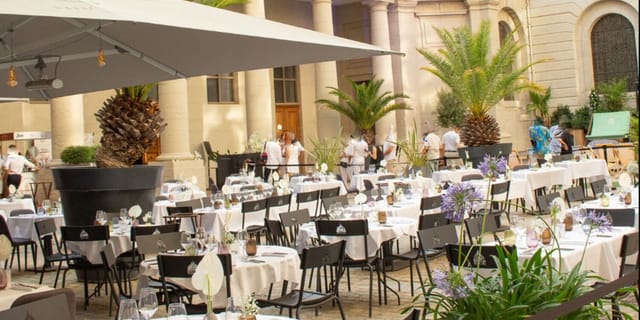 Elegant outdoor dining setup at Le Grand Réfectoire for upscale events.