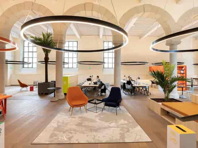 Modern conference center in Lyon, ideal for meetings and collaboration with vibrant decor.