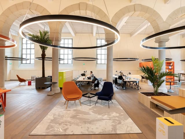 Modern conference center in Lyon, ideal for meetings and collaboration with vibrant decor.