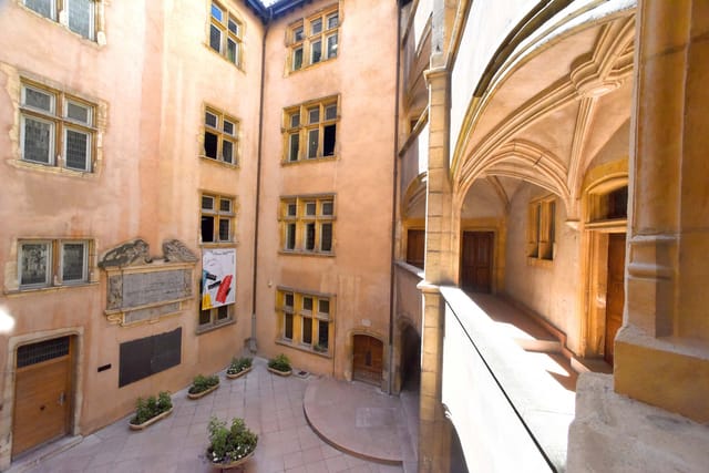 Charming courtyard at Musée de l'Imprimerie for networking events and meetings.
