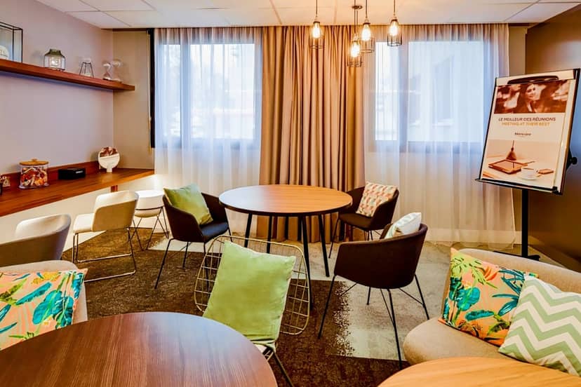 Modern Meeting Room 4 at Hotel Mercure Lyon, perfect for workshops and gatherings.