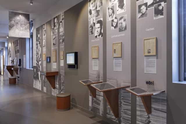 Exhibition Hall at Centre d'histoire: modern space for educational meetings and events.