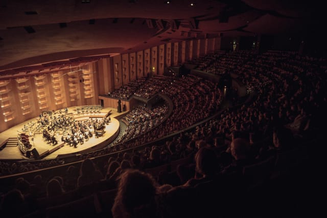 Packed auditorium at Ravel Salon, Lyon; perfect venue for engaging performances/events.