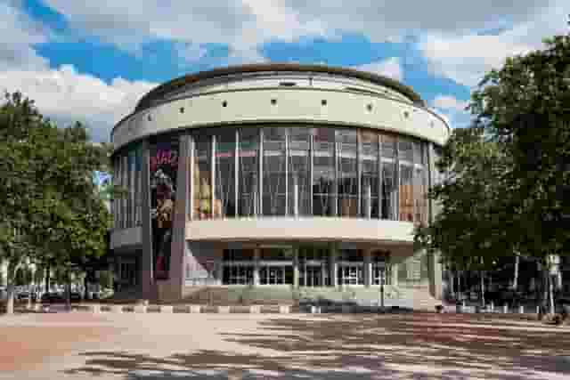 Performing arts theater