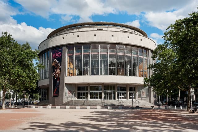 Performing arts theater