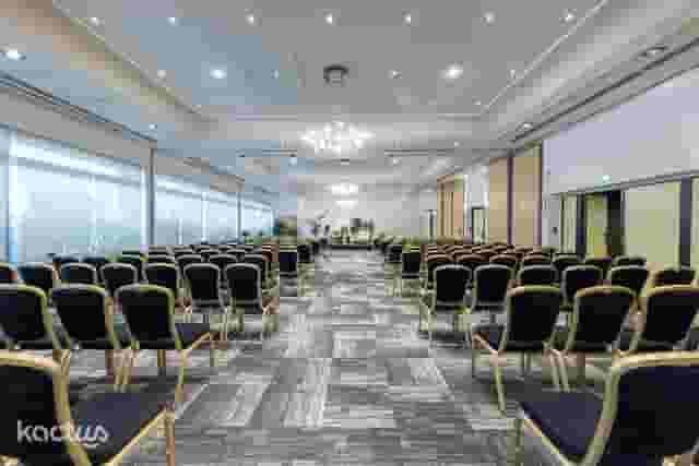 Beaujeu Panoramic Lounge