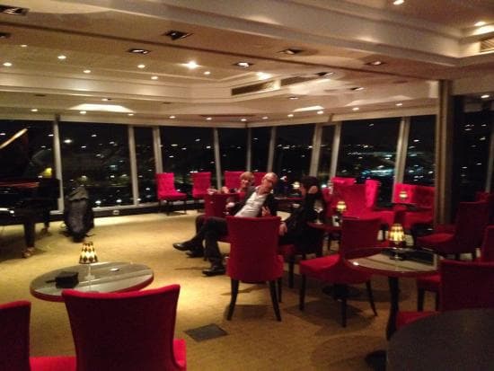 Beaujeu Panoramic Lounge