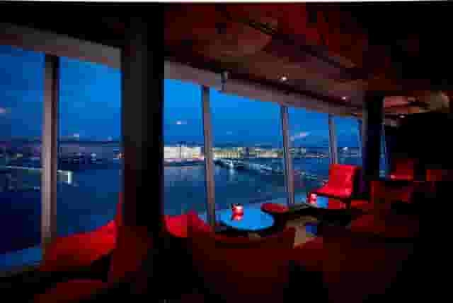 Beaujeu Panoramic Lounge