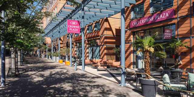 Modern Crowne Plaza Lyon Bistro with outdoor seating for meetings and events.