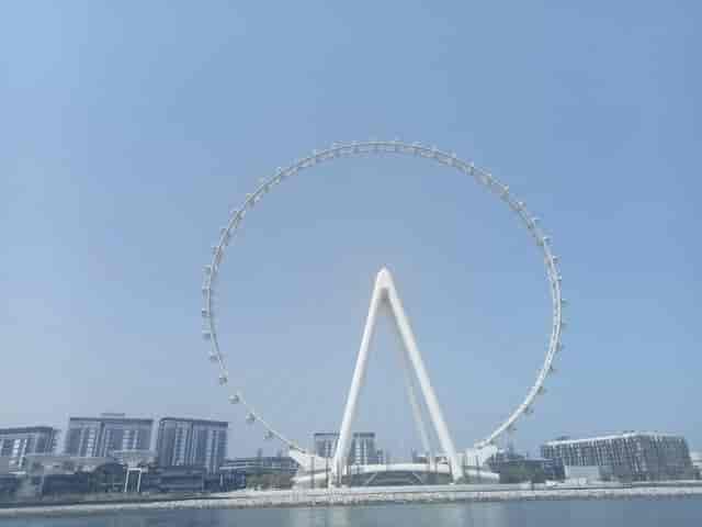 Al Dana 1+2 observation wheel in Dubai Marina, ideal for events and networking.