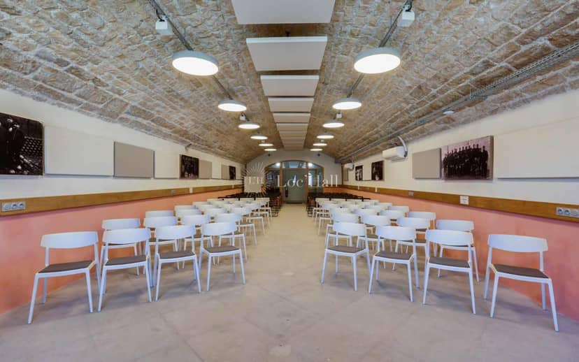 Event space in Fort de Feyzin with stone arch ceiling, ideal for conferences and receptions.