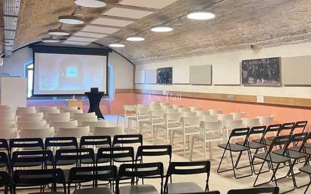 Salle des fêtes in Fort de Feyzin, modern event space for workshops and seminars.