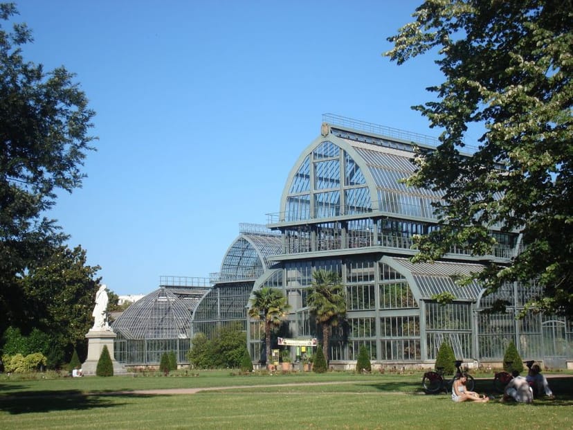 Glass conservatory in Parc de la Tête d'Or, ideal for weddings and events.