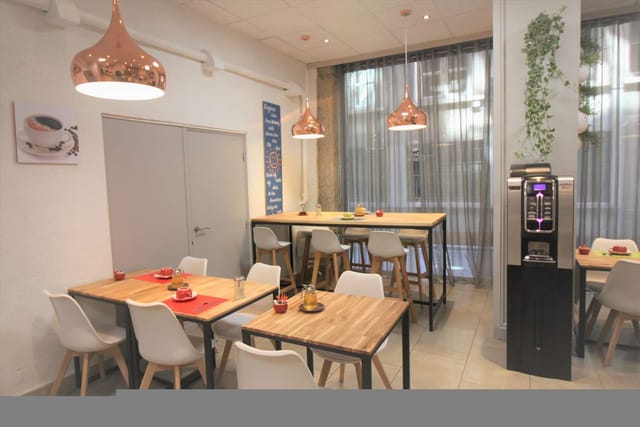 Modern meeting room at Best Western Lyon Saint-Antoine for networking and events.
