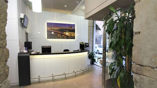 Modern reception area in Best Western Lyon Saint-Antoine for corporate events and meetings.